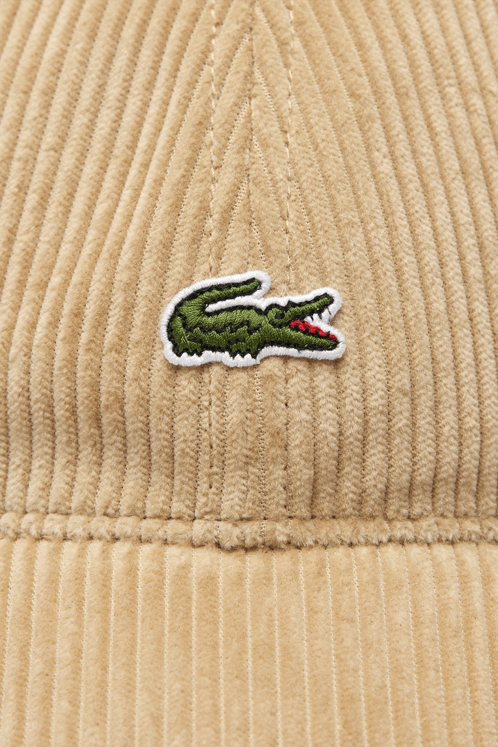 תמונת תקריב של כובע מצחייה קורדרוי LACOSTE