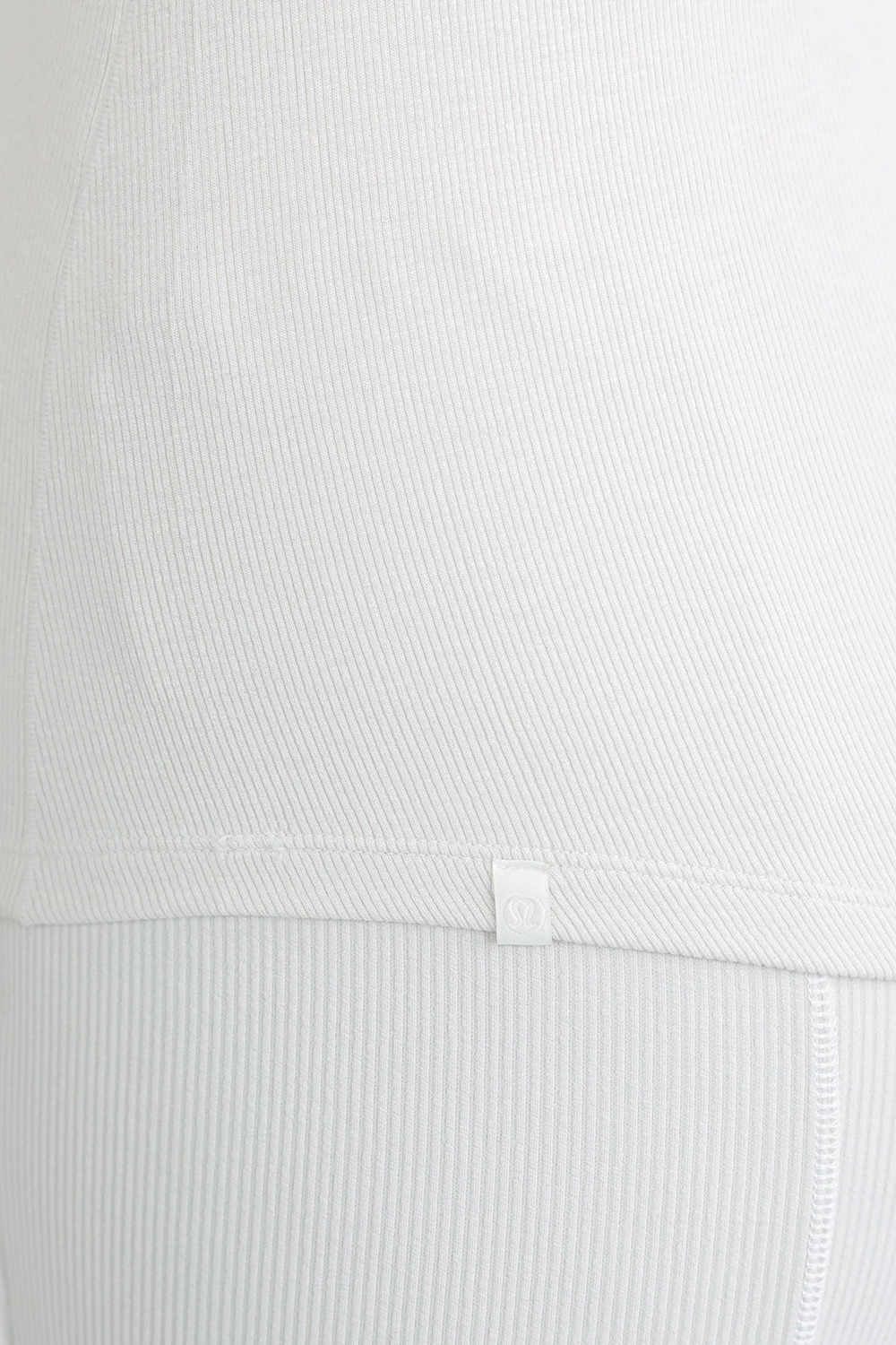 תמונת תקריב דוגמן של Hold Tight Long-Sleeve Shirt