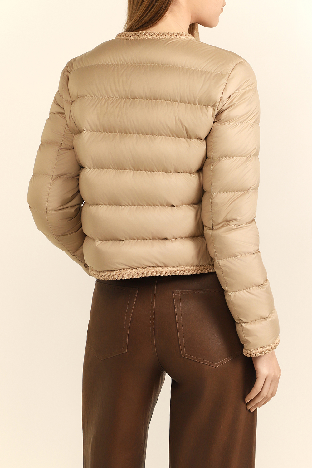 תמונת דוגמן אחורית של ז'קט פוך MONCLER