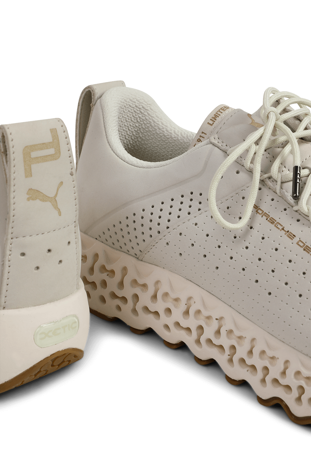 תמונת תקריב של פומה X פורש סניקרס מעור PUMA