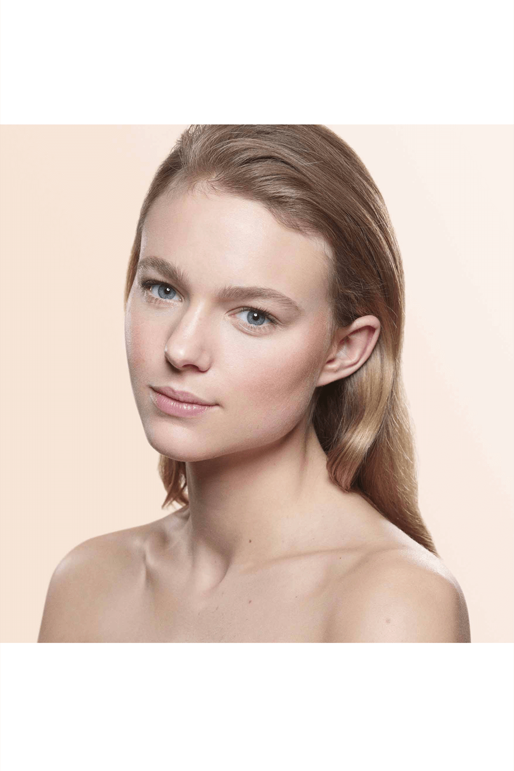 תמונת תקריב של שימר פלואיד שיר למראה זוהר 5 ARMANI BEAUTY