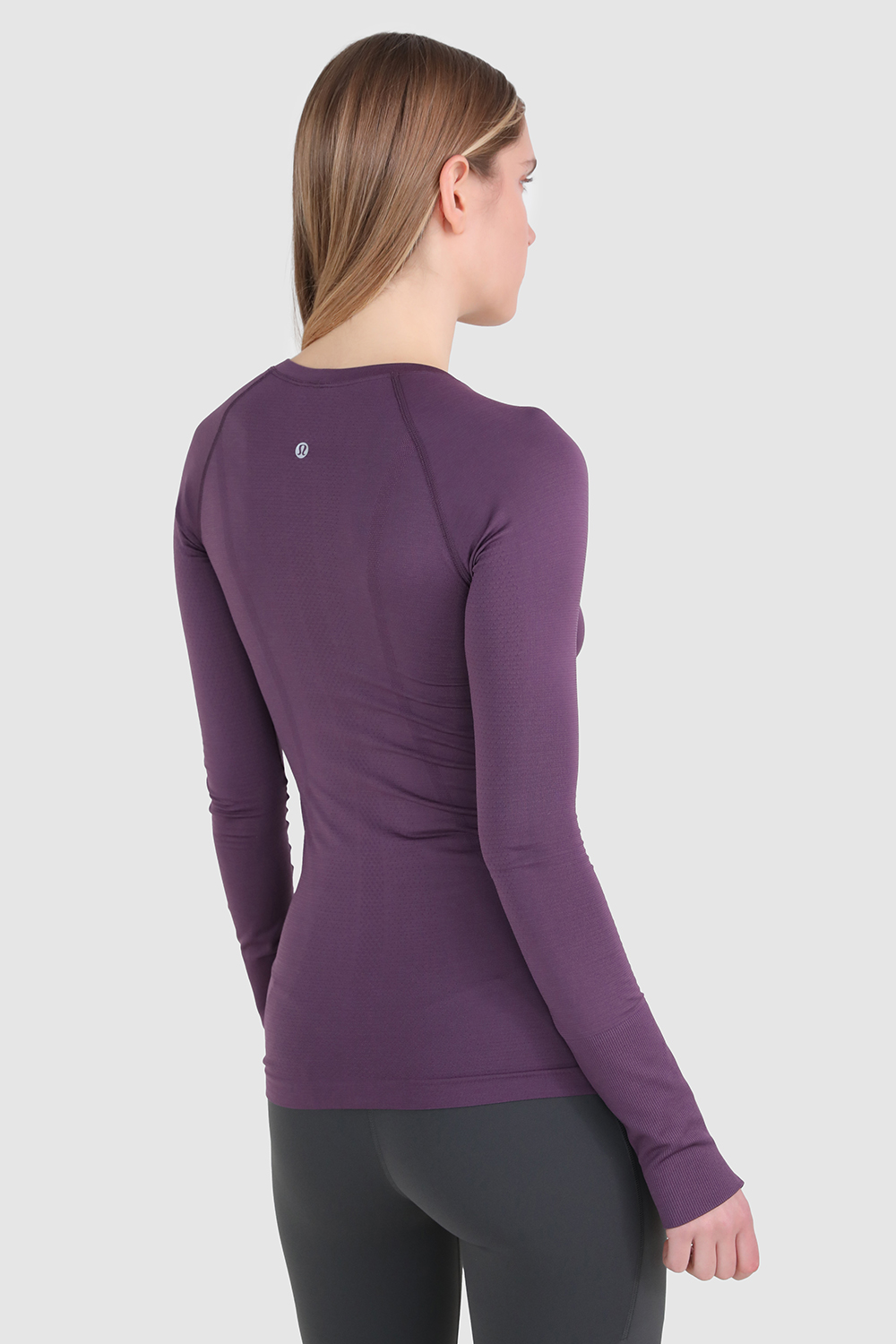 תמונת דוגמן אחורית של Swiftly Tech Long Sleeve Shirt 2.0 Race LULULEMON