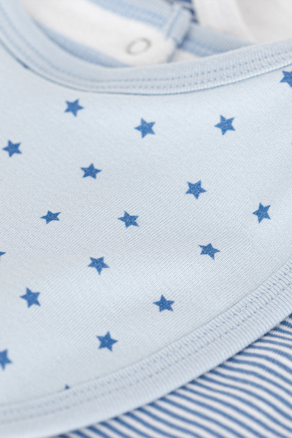 תמונת תקריב של מארז שני סינרים PETIT BATEAU