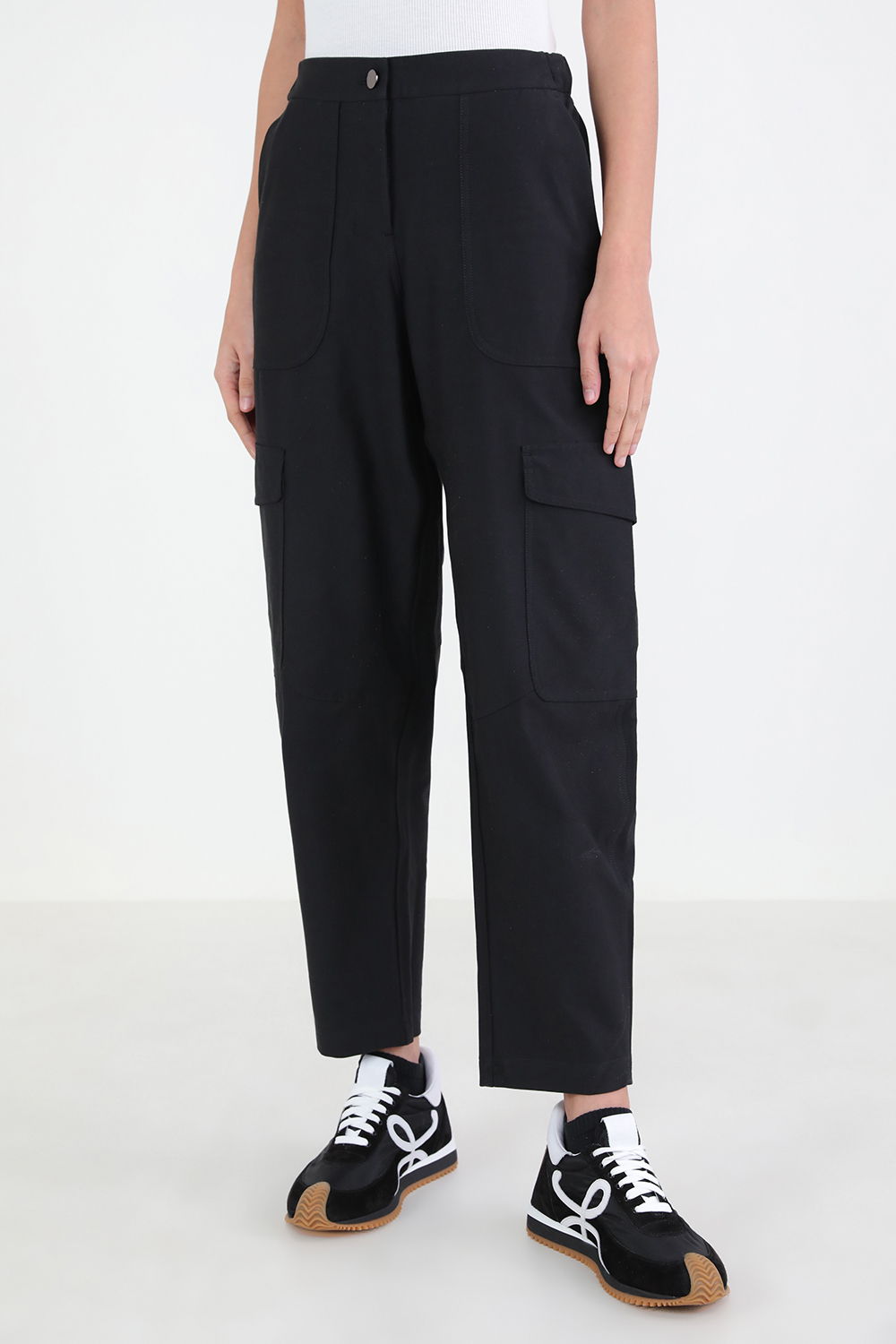 תמונת דוגמן קידמית של Light Utilitech Cargo Pocket HR Pant LULULEMON