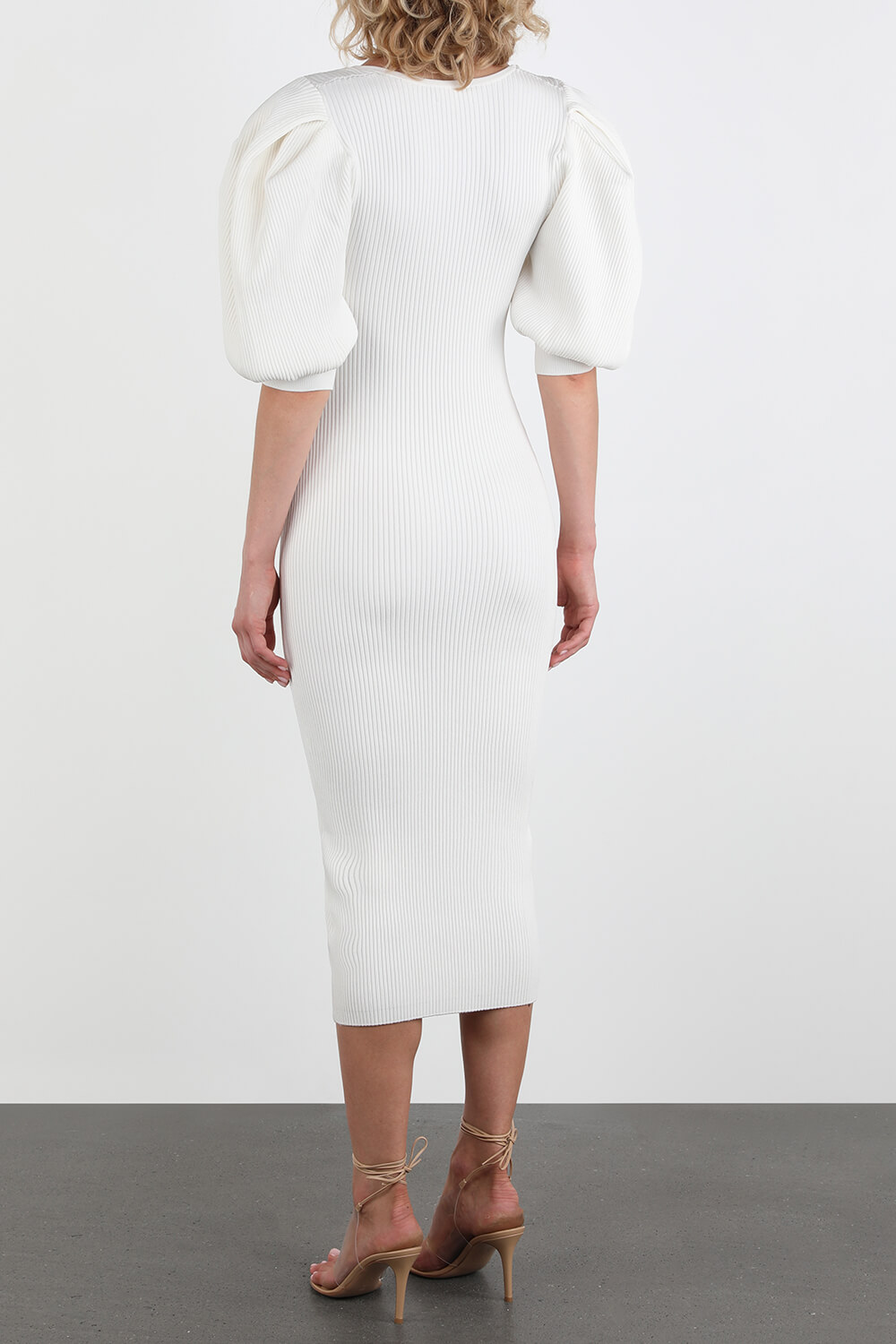 תמונת דוגמן אחורית של Knit Midi Dress in White RONNY KOBO