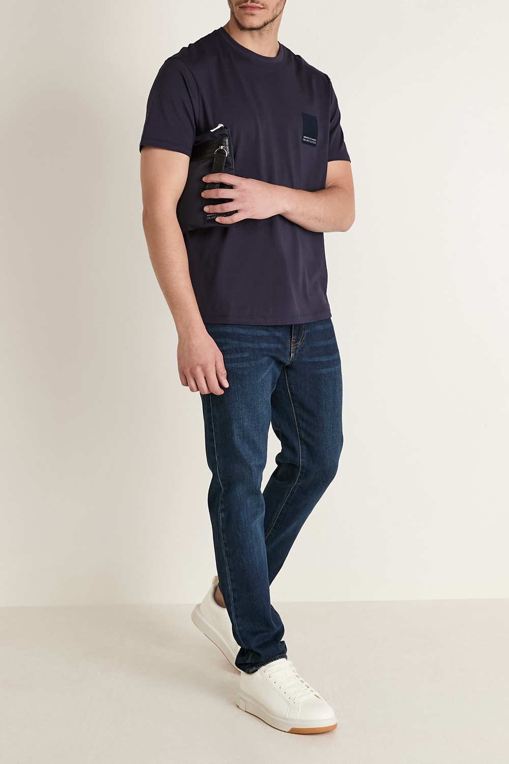 תמונת דוגמן קידמית של תיק צד מסנג'ר ARMANI EXCHANGE