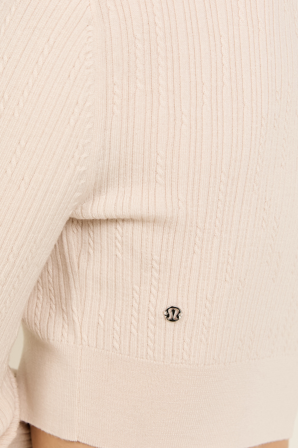 תמונת תקריב דוגמן של Ribbed Merino Wool Collared Sweater‏