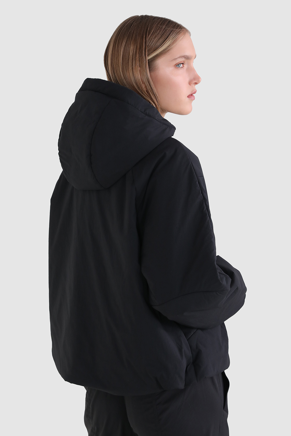תמונת דוגמן אחורית של Water-Resistant Insulated Hooded Jacket LULULEMON