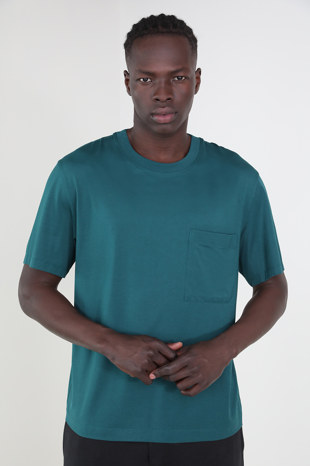 תמונת דוגמן קידמית של Fundamental Oversized T LULULEMON