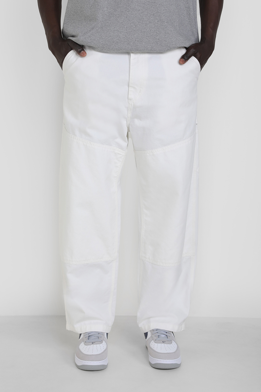 תמונת דוגמן קידמית של מכנסי ג'ינס CARHARTT WIP
