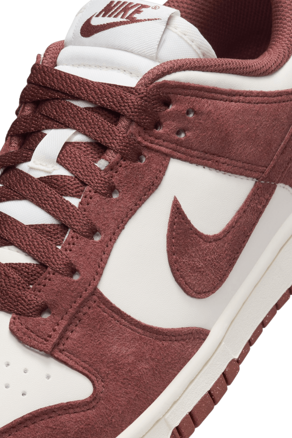 תמונת תקריב של נעלי סניקרס דאנק NIKE