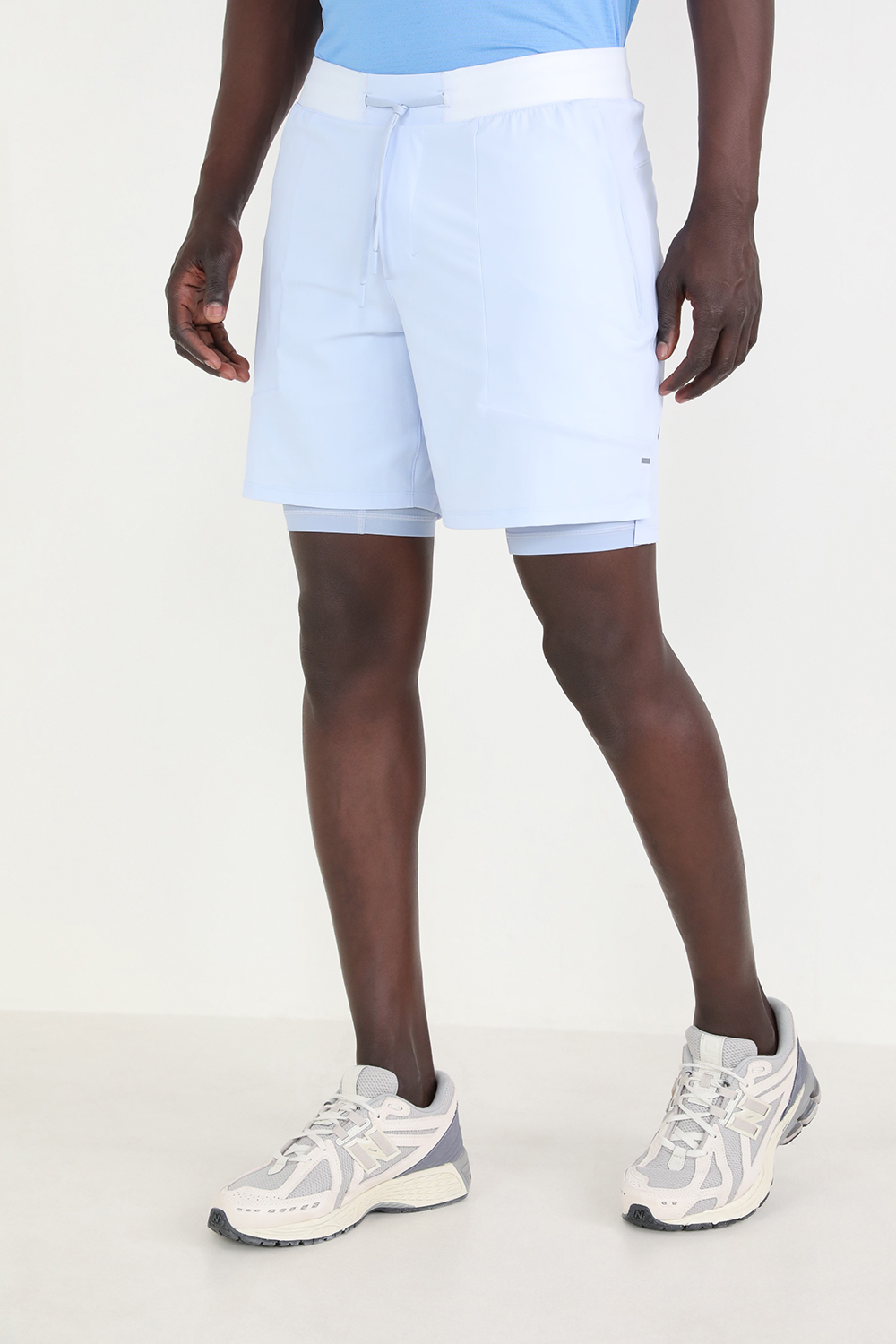 תמונת דוגמן קידמית של License to Train Lined Short 7 LULULEMON