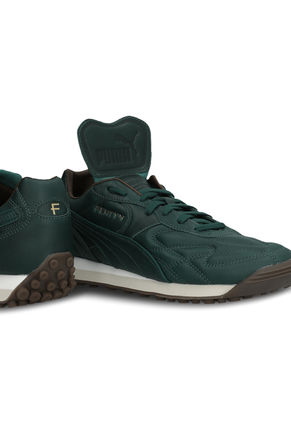 תמונת תקריב של פנטי X פומה נעלי סניקרס PUMA