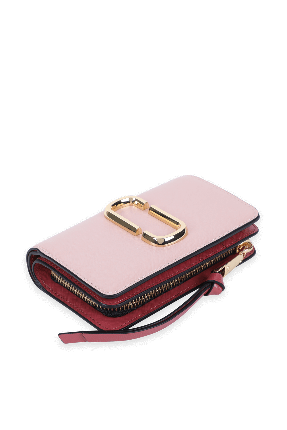 תמונת תקריב של The Snapshot Compact Wallet in Pink MARC JACOBS