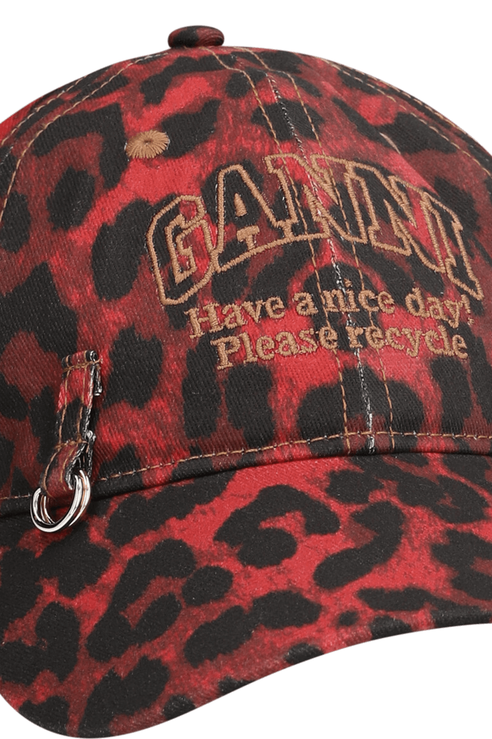 תמונת תקריב של כובע מצחייה GANNI