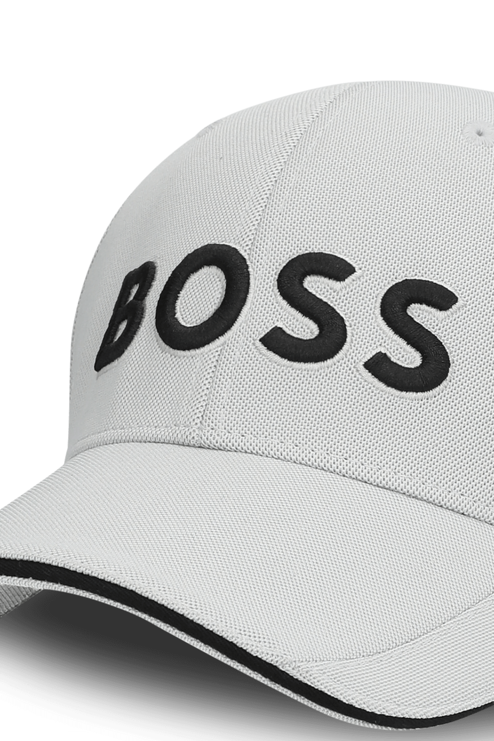 תמונת תקריב של כובע מצחייה BOSS