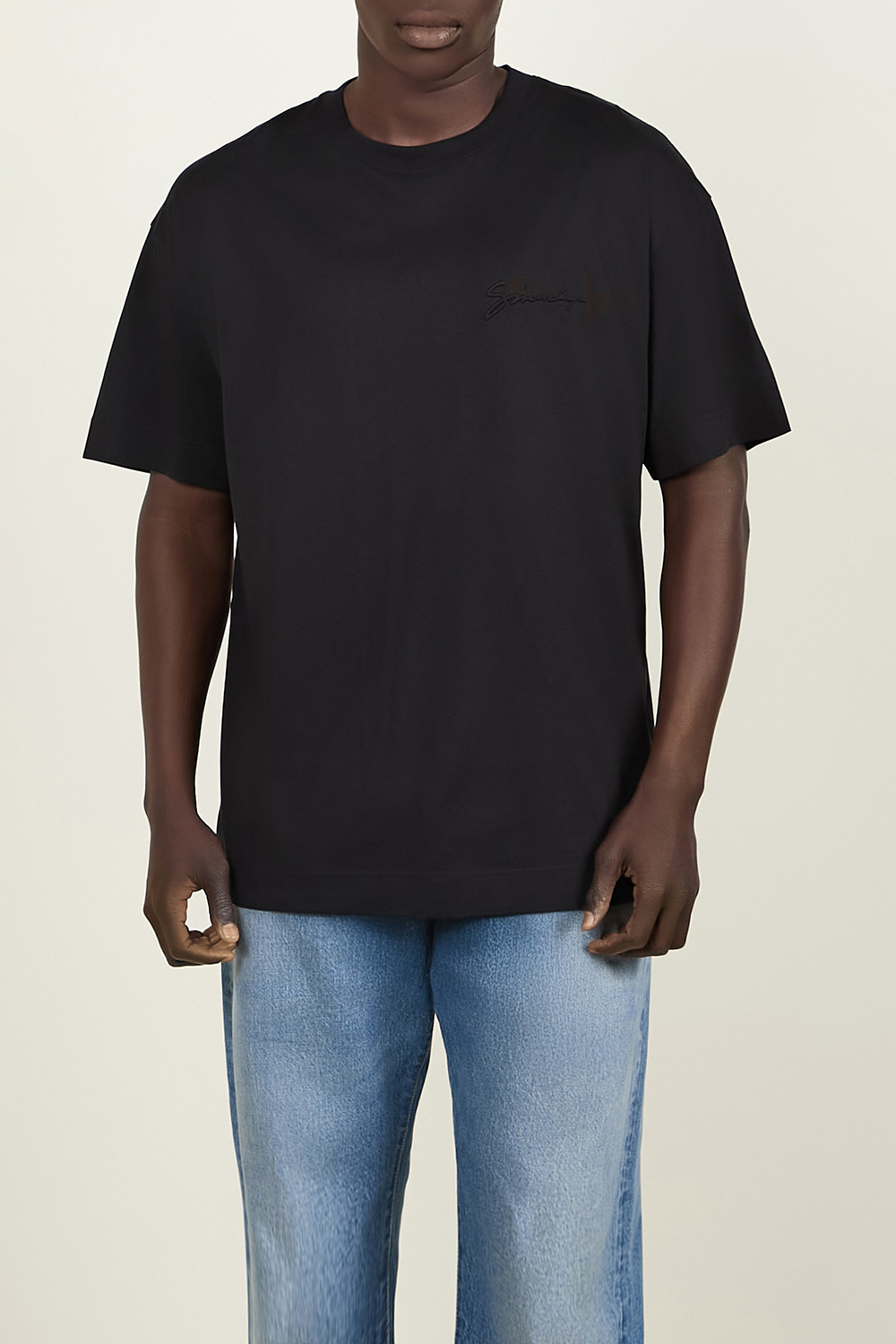 תמונת דוגמן קידמית של חולצת טי GIVENCHY