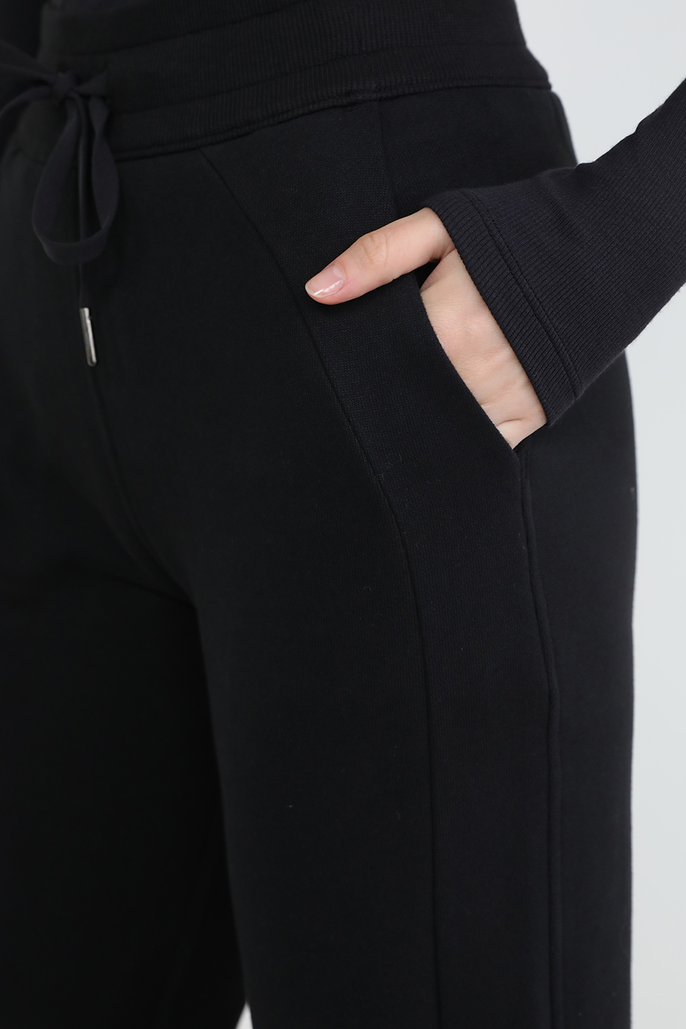 תמונת תקריב דוגמן של Scuba Hr Jogger Crop