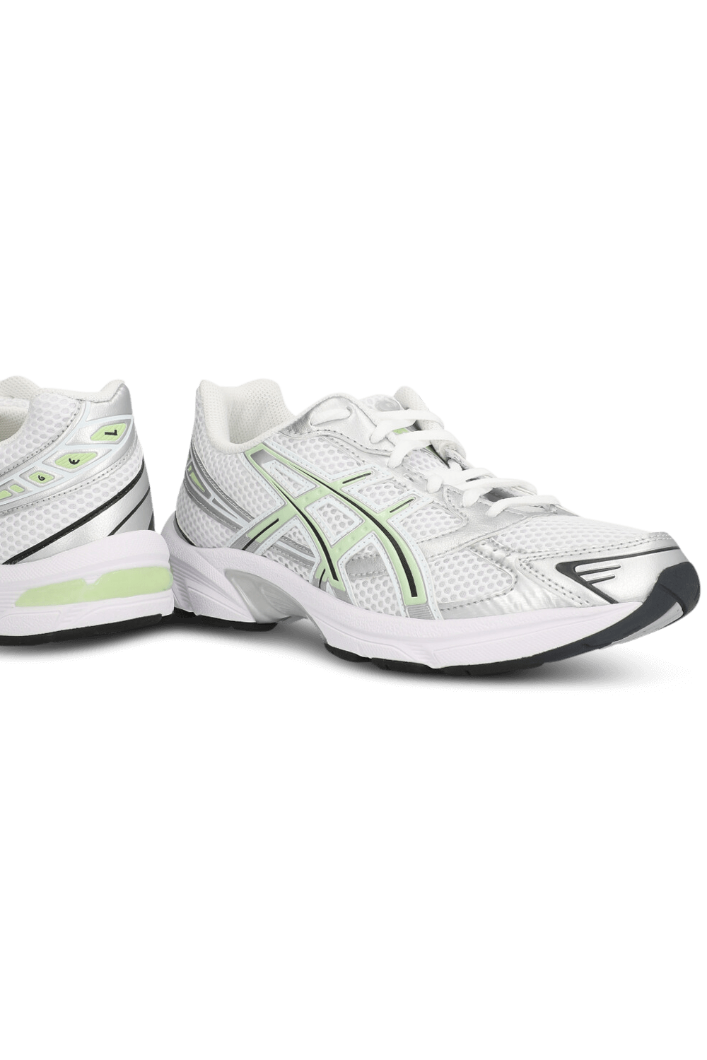 תמונת תקריב של נעלי סניקרס ג'ל 1130 ASICS