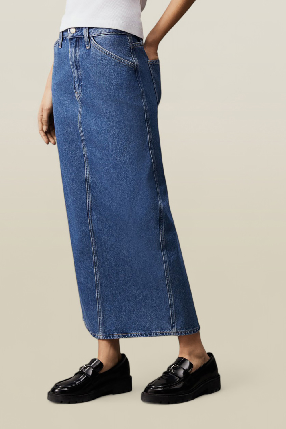 תמונת דוגמן קידמית של חצאית מקסי עם שסע CALVIN KLEIN
