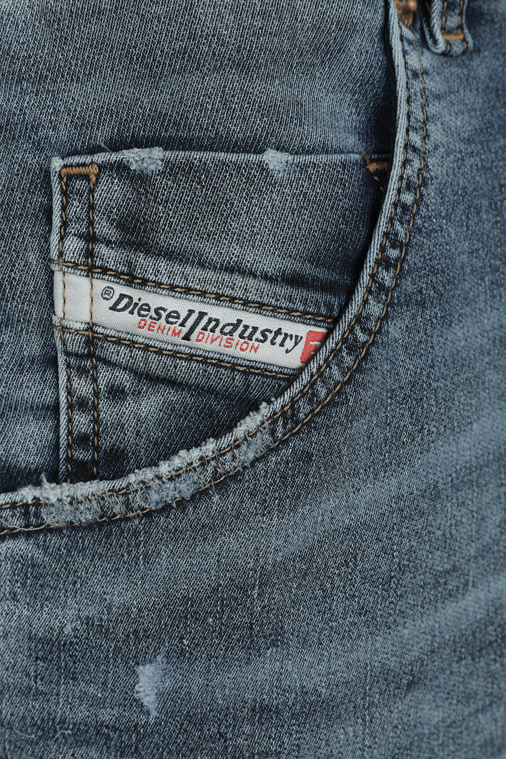 תמונה אחורית של D-Krooshort JoggJeans in Blue Wash DIESEL