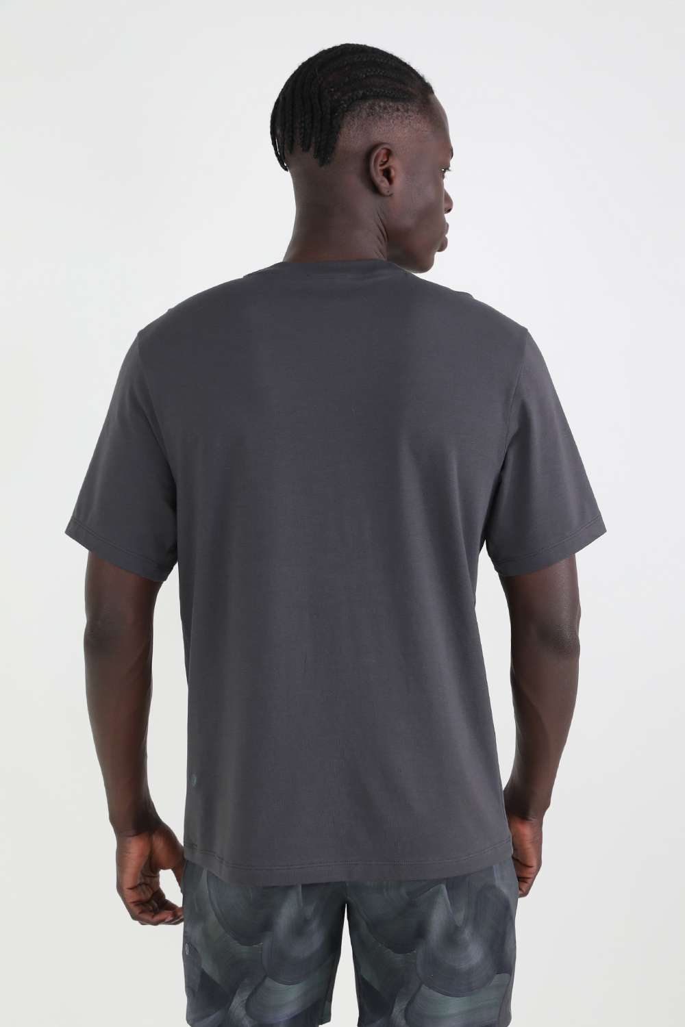 תמונת דוגמן אחורית של Zeroed In Short Sleeve Shirt LULULEMON