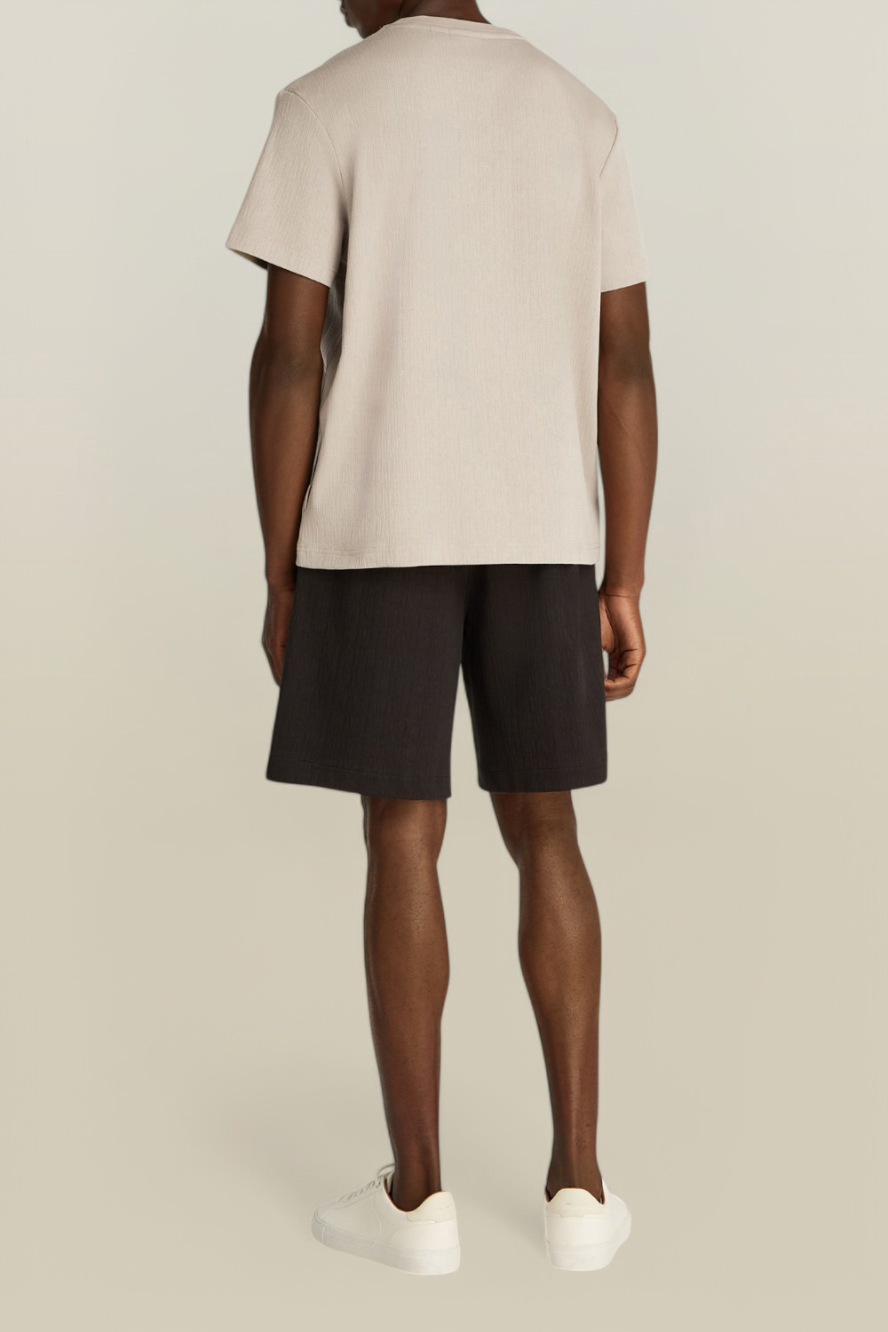 תמונת דוגמן אחורית של חולצת טי CALVIN KLEIN