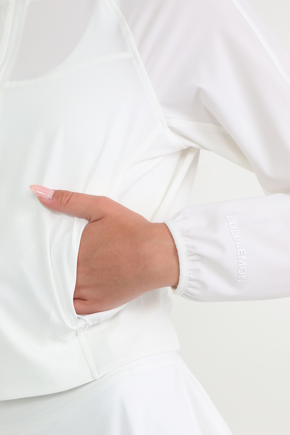 תמונת תקריב דוגמן של Water-Repellent Stretch Tennis Jacket