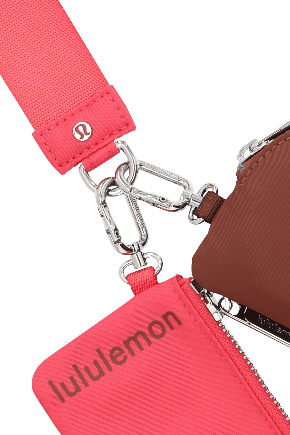 תמונת תקריב של Dual Pouch Wristlet LULULEMON