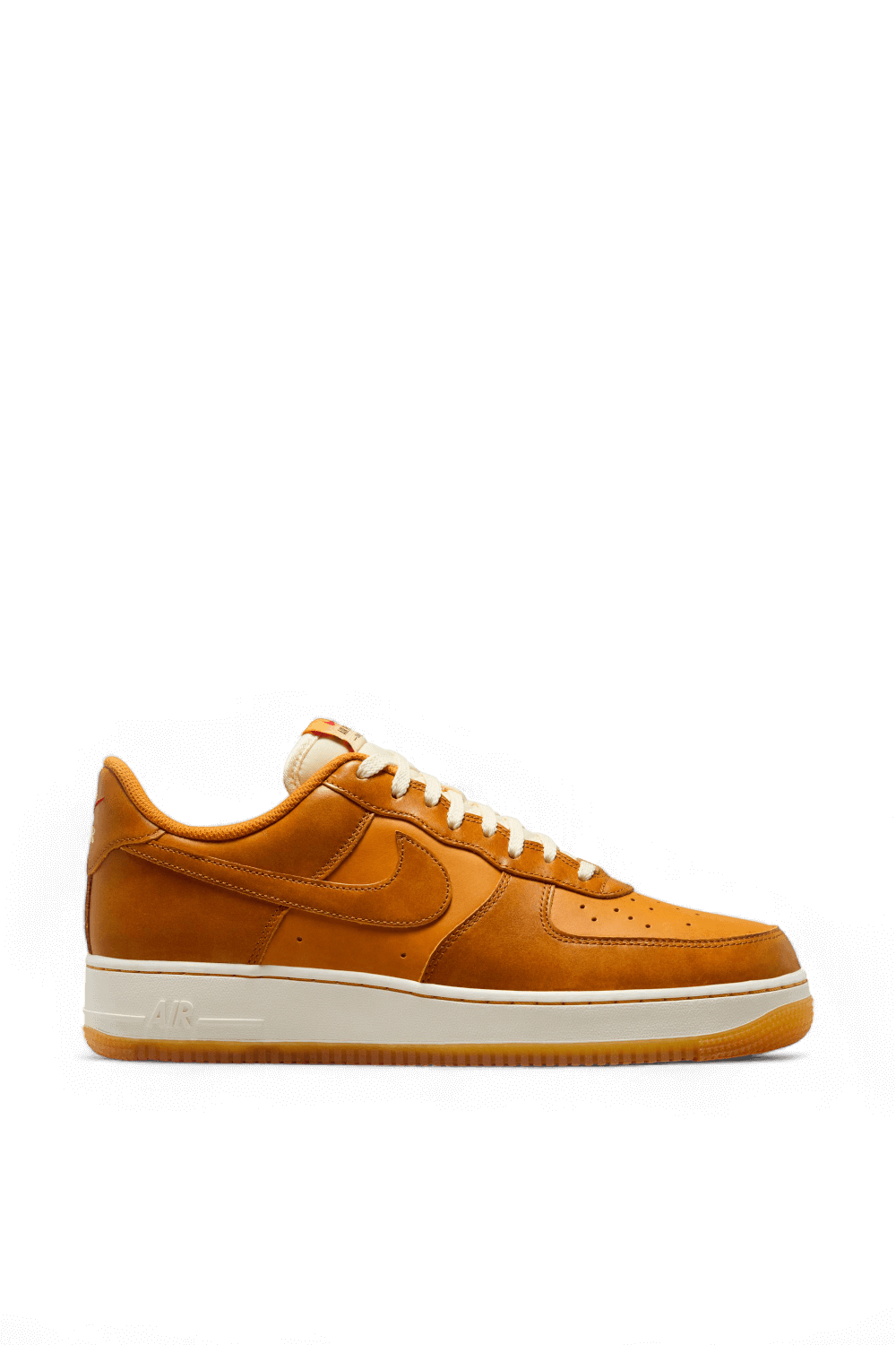 תמונה קידמית של נעלי סניקרס אייר פורס 1 NIKE