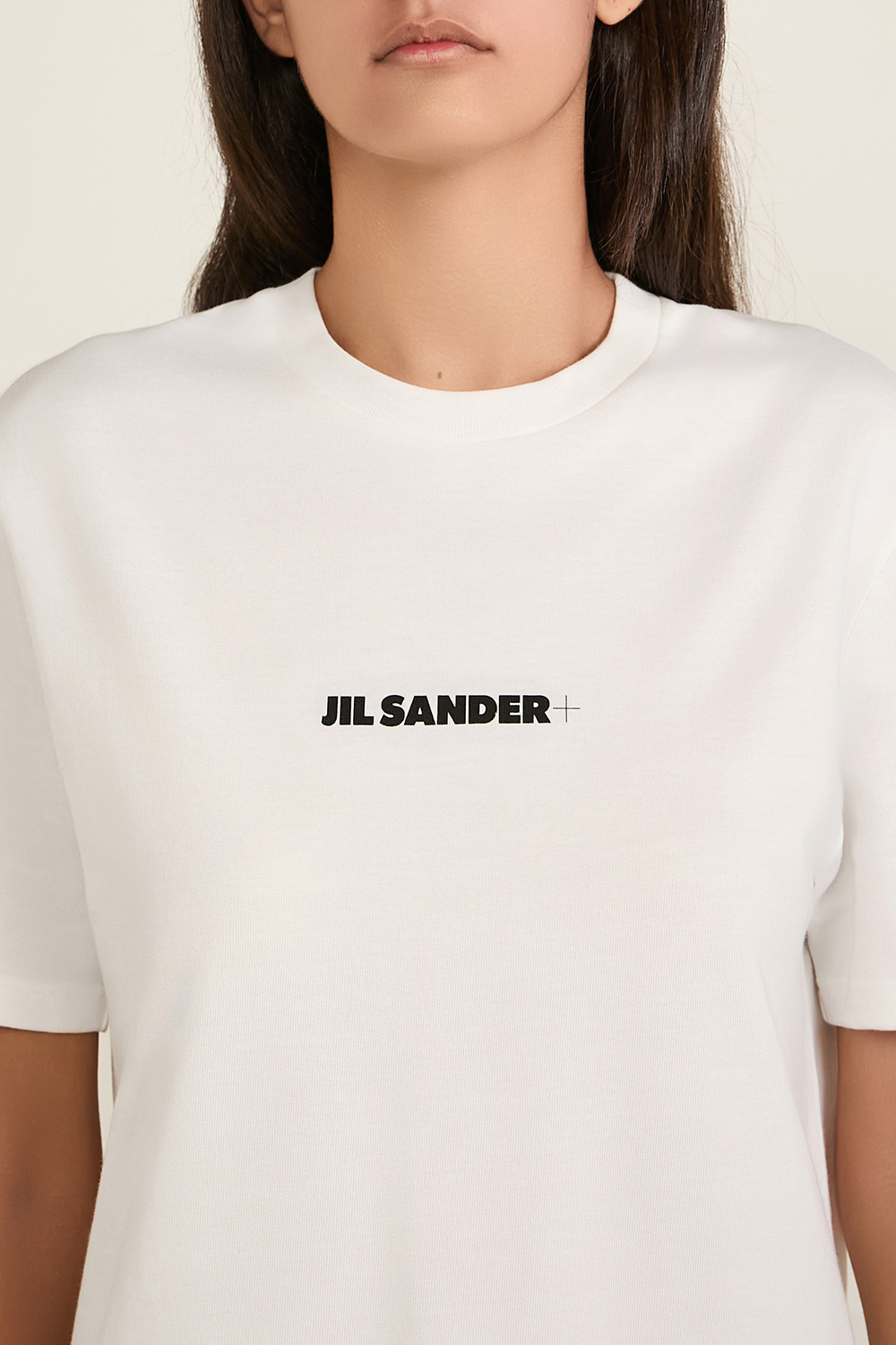 תמונת תקריב דוגמן של חולצת טי JIL SANDER