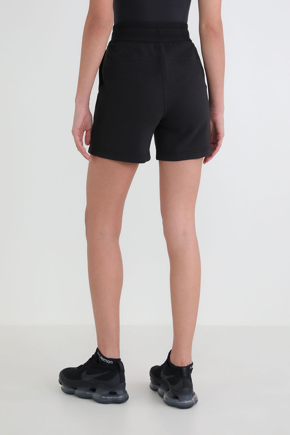 תמונת דוגמן אחורית של Scuba High-Rise Short 5