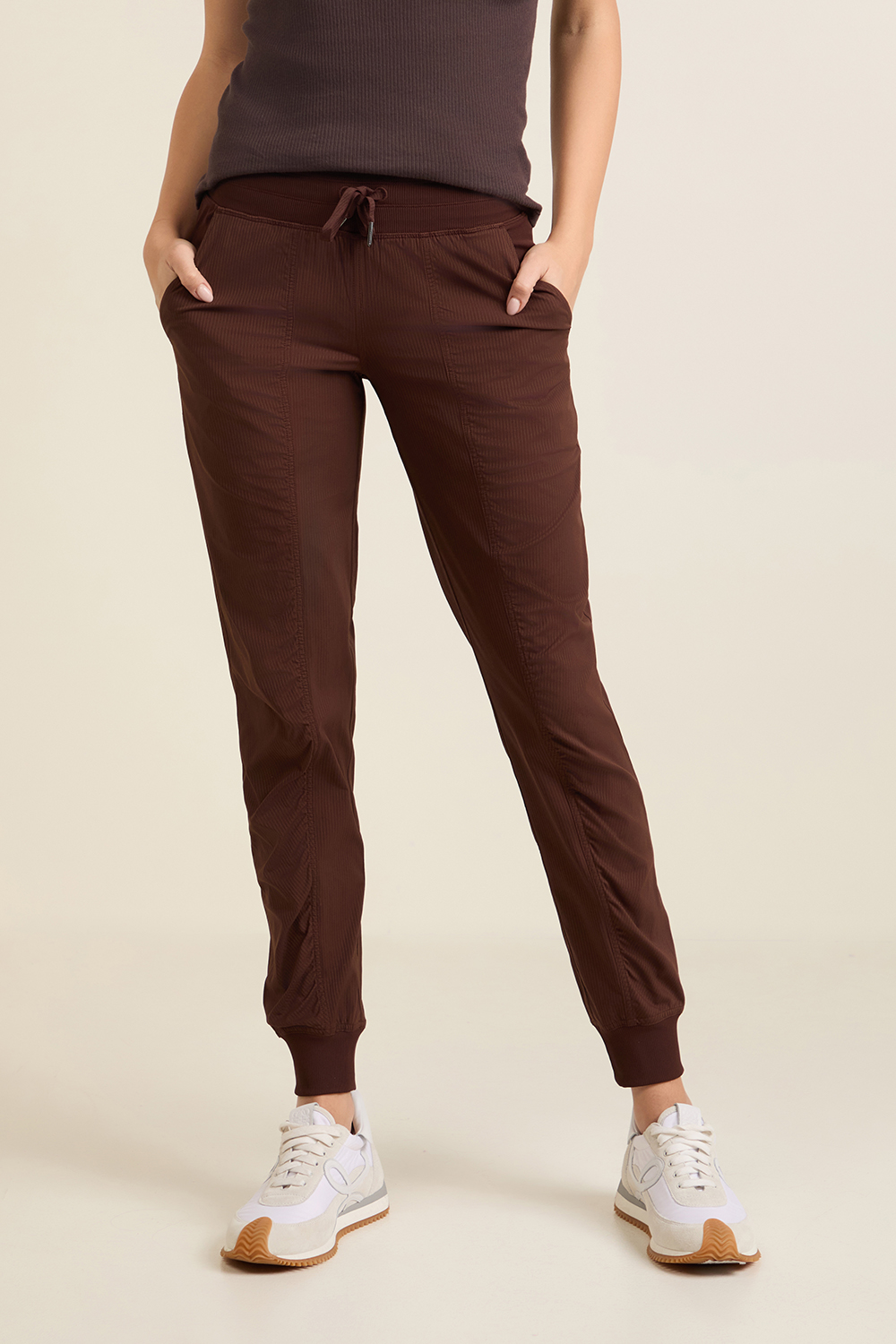 תמונת דוגמן קידמית של Dance Studio Mid-Rise Jogger LULULEMON