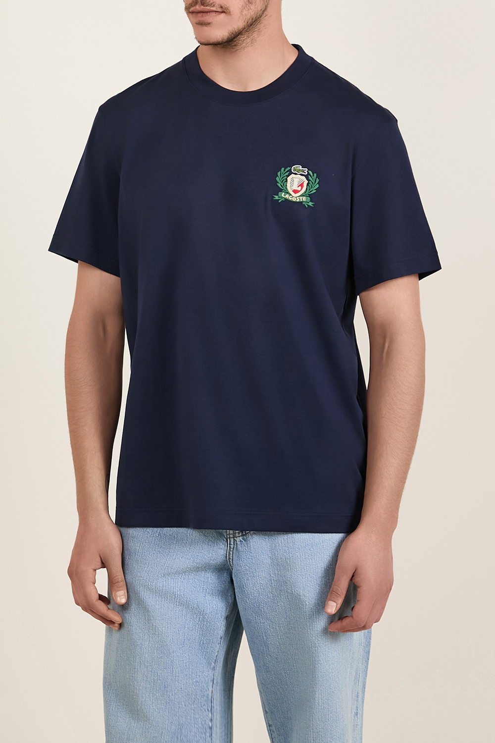 תמונת דוגמן קידמית של חולצת טי LACOSTE