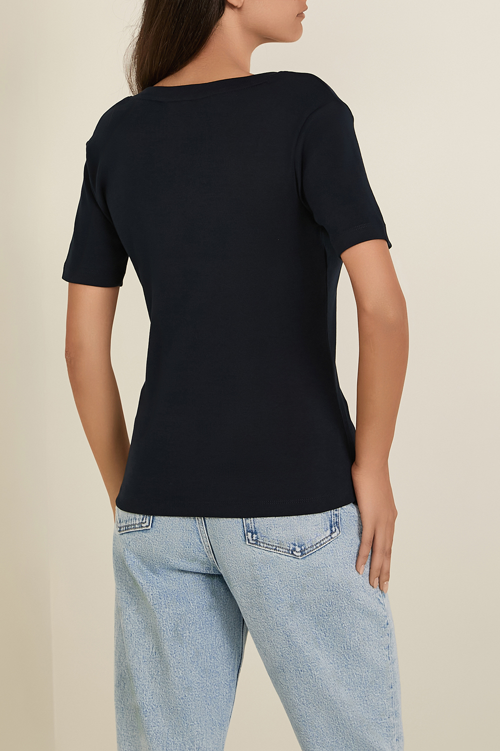 תמונת דוגמן אחורית של חולצת טי סלים TOMMY HILFIGER
