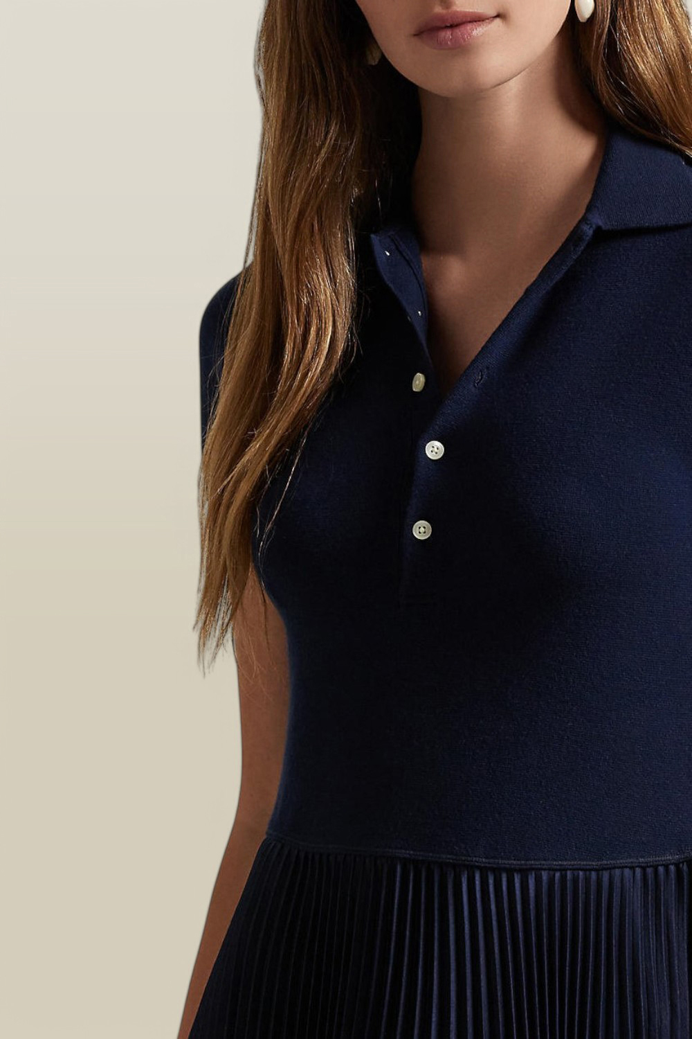 תמונת תקריב דוגמן של שמלת פולו POLO RALPH LAUREN