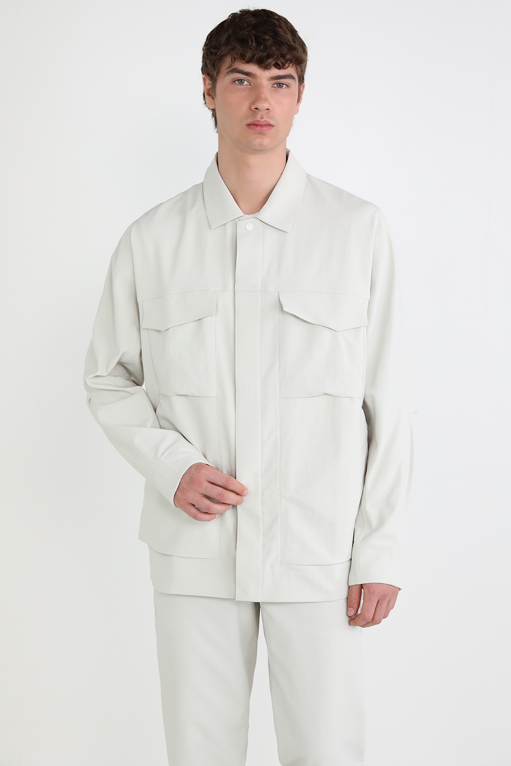 תמונת דוגמן קידמית של Cargo Pocket Shirt Jacket