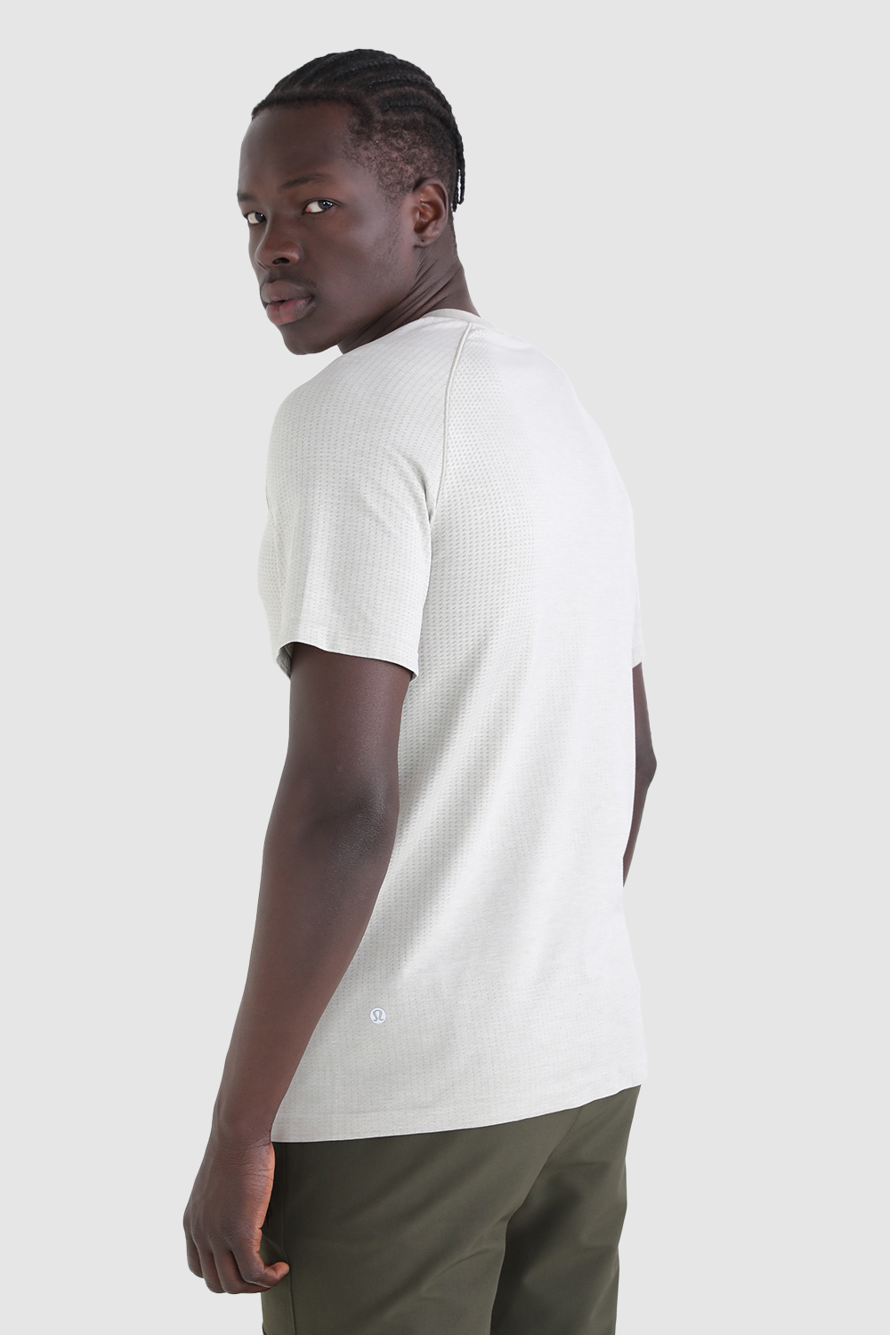 תמונת דוגמן אחורית של Metal Vent Tech Short Sleeve