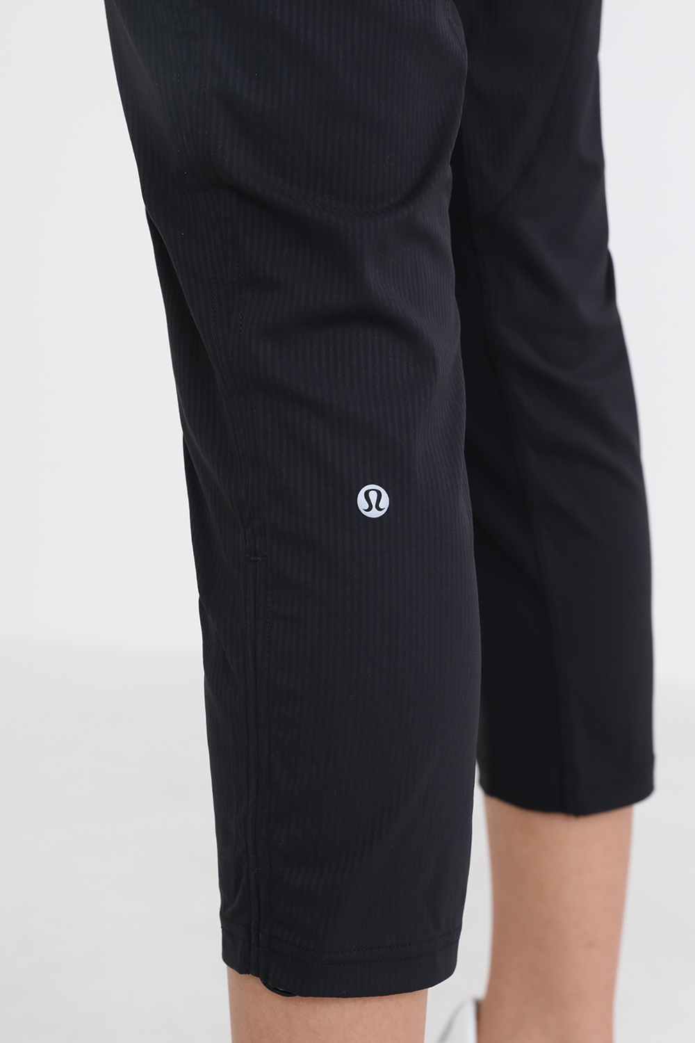 תמונת תקריב דוגמן של Dance Studio Mid-Rise Cropped Pant LULULEMON