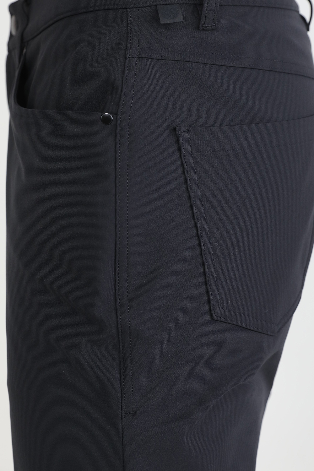 תמונת תקריב דוגמן של ABC Pant Classic 32"L