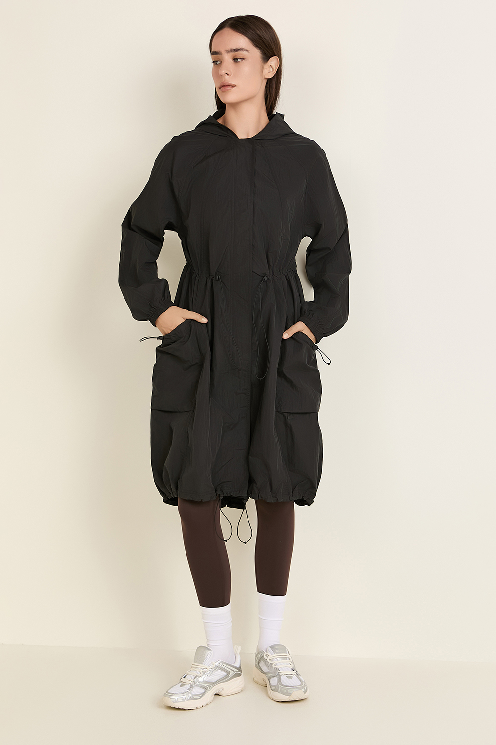 תמונת דוגמן קידמית של Lightweight Woven Long Jacket LULULEMON
