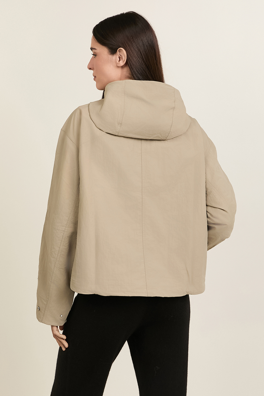 תמונת דוגמן אחורית של Hooded Utility Jacket LULULEMON
