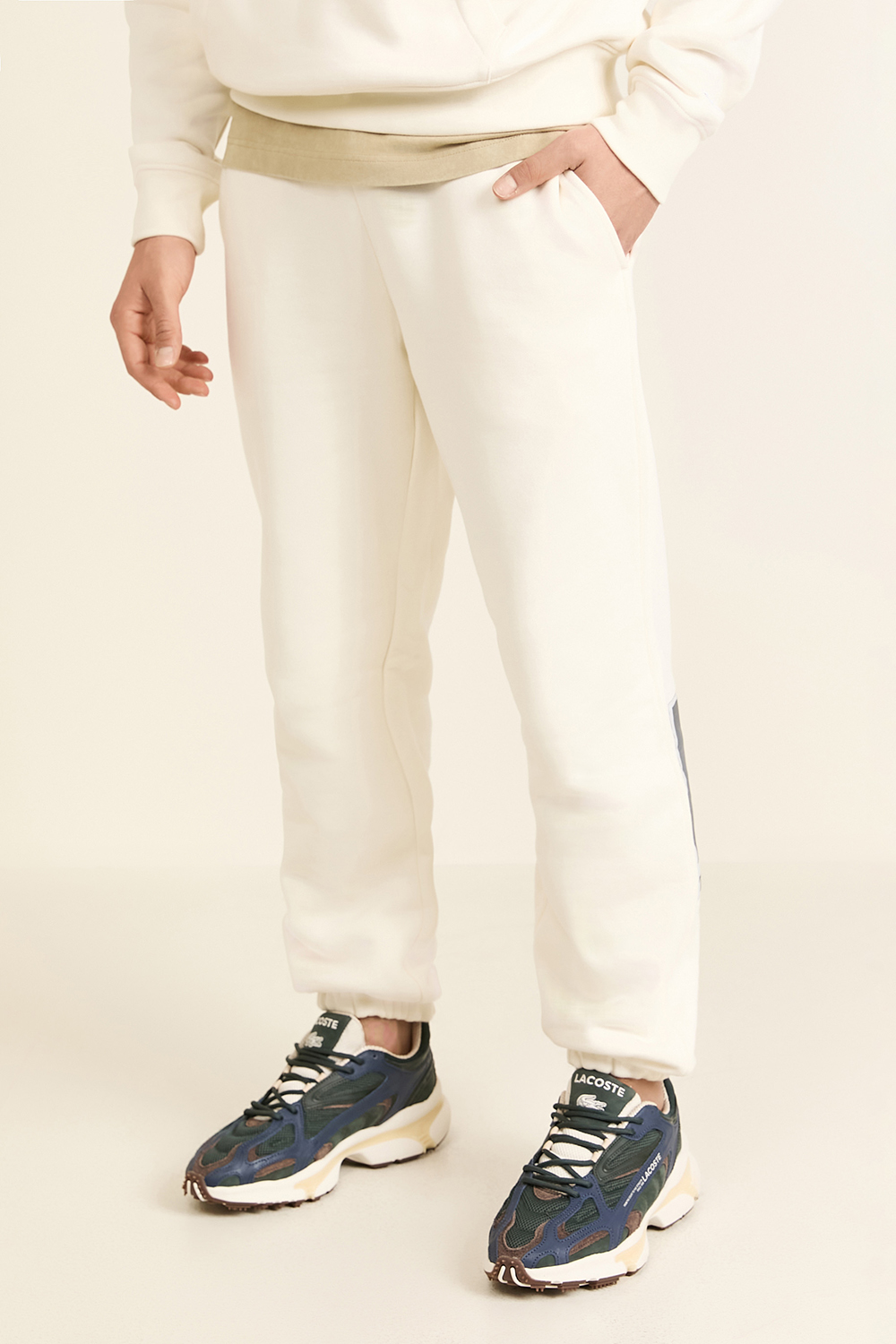 תמונת דוגמן קידמית של מכנסי ג'וגר LACOSTE
