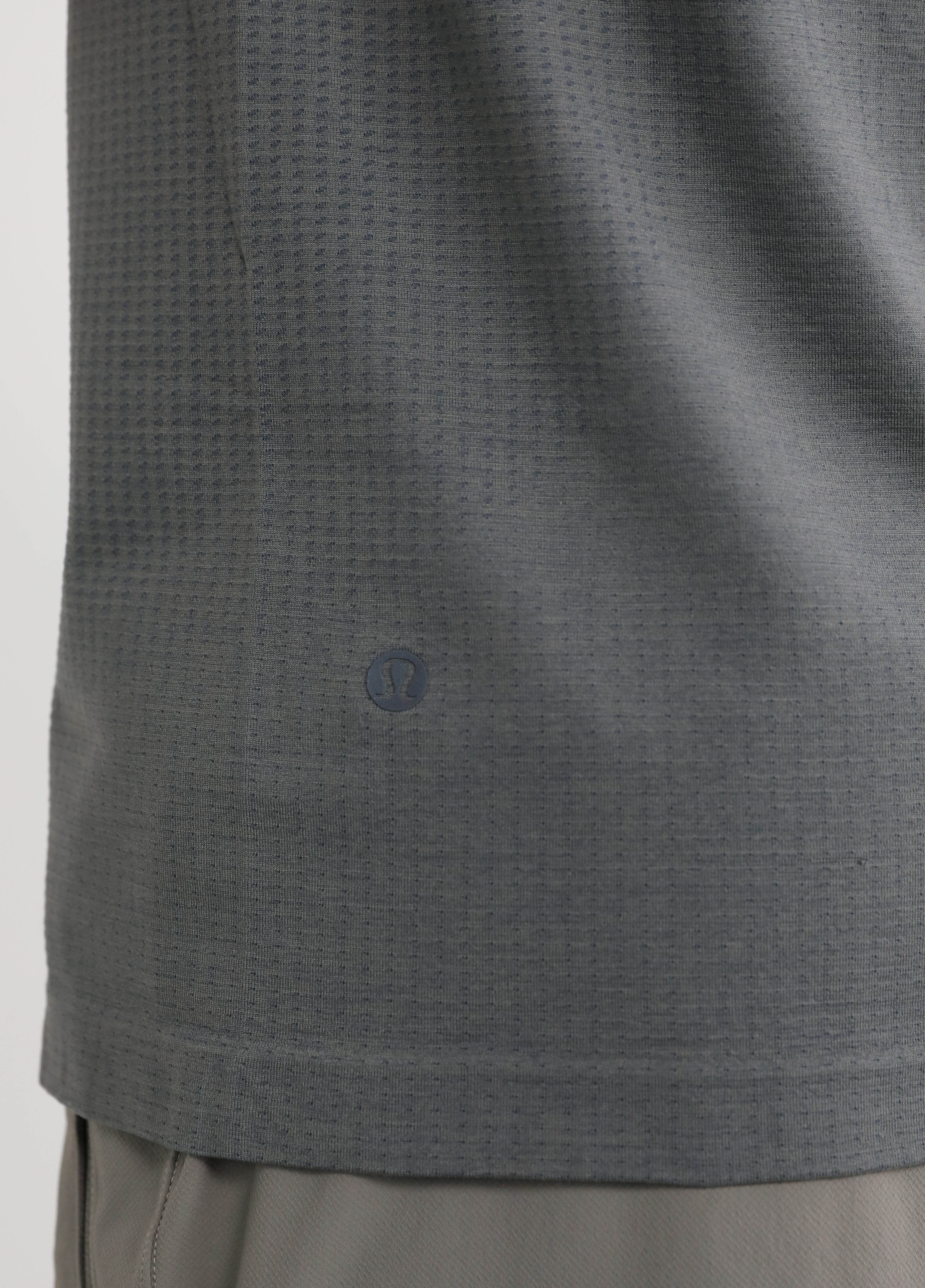תמונת תקריב דוגמן של Metal Vent Tech Short-Sleeve Shirt LULULEMON