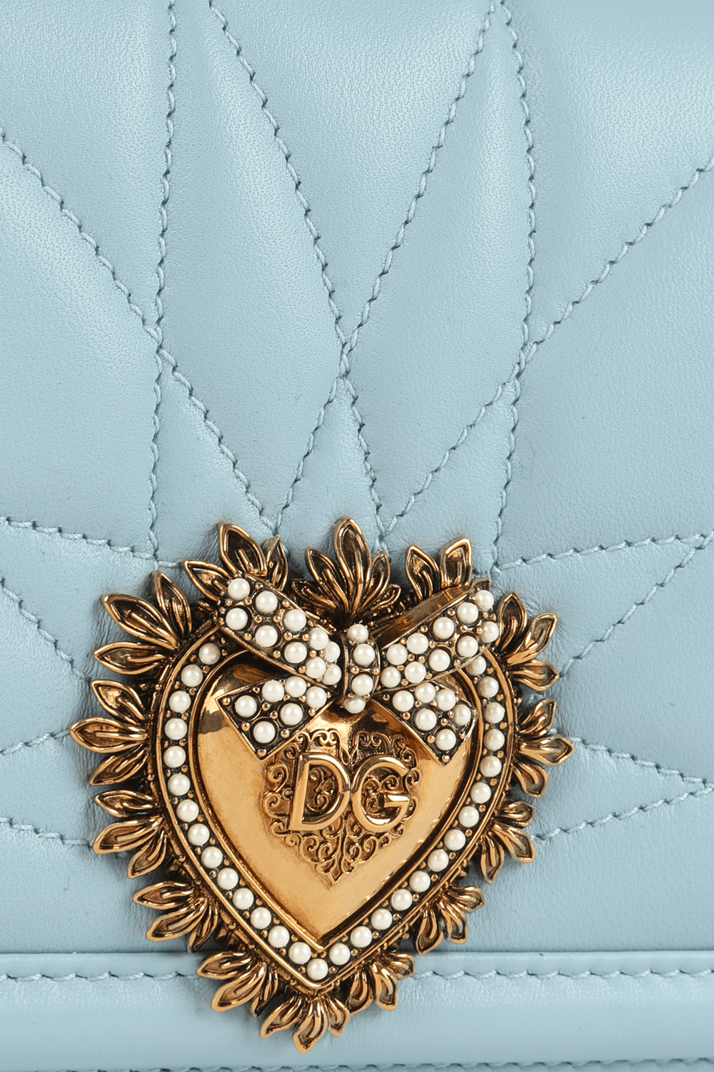 תמונת תקריב של Small Devotion Crossbody Bag in Azure Quilted Nappa Leather DOLCE & GABBANA