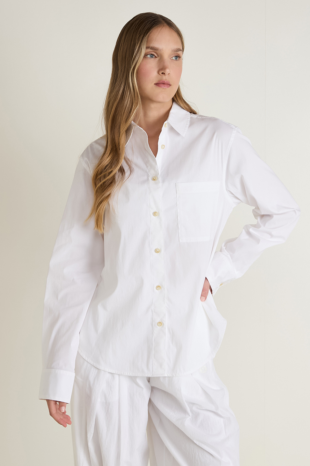 תמונת דוגמן קידמית של Cotton-Blend Poplin Button-Down Shirt LULULEMON