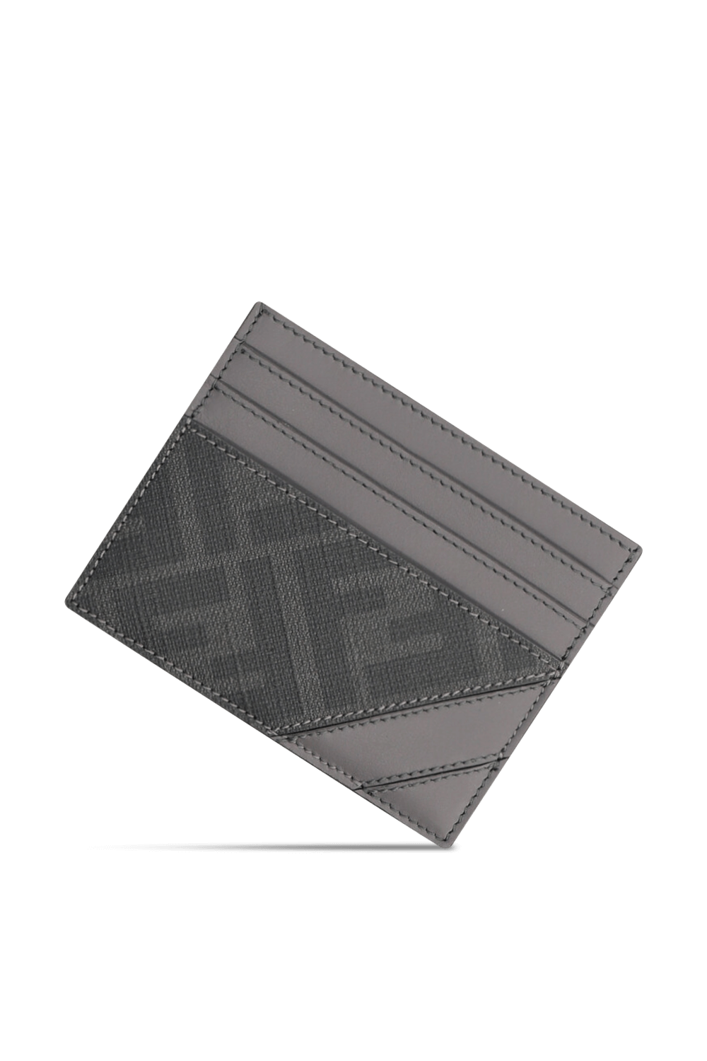 תמונת תקריב של ארנק כרטיסים FENDI