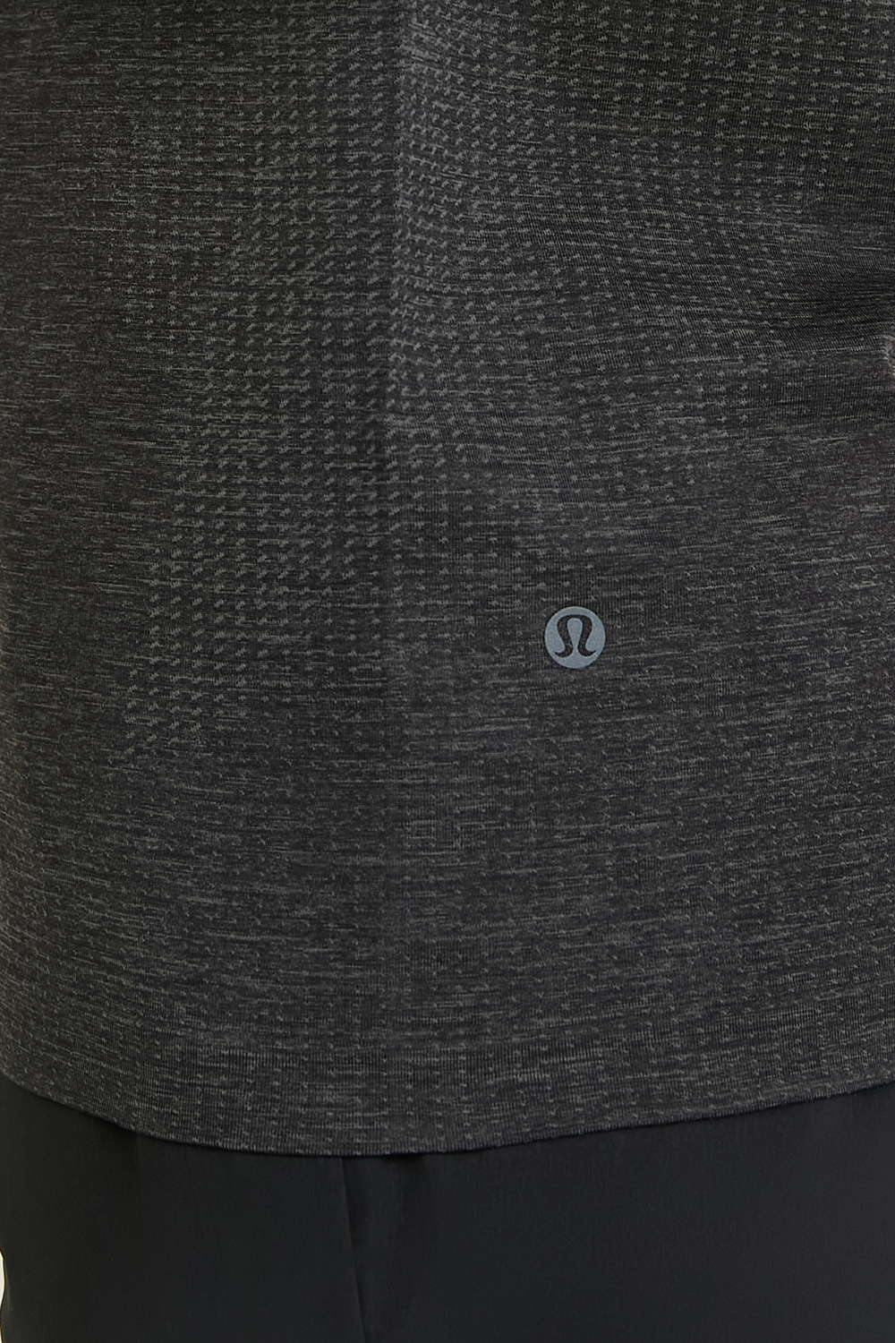 תמונת תקריב דוגמן של Metal Vent Tech Polo Shirt LULULEMON