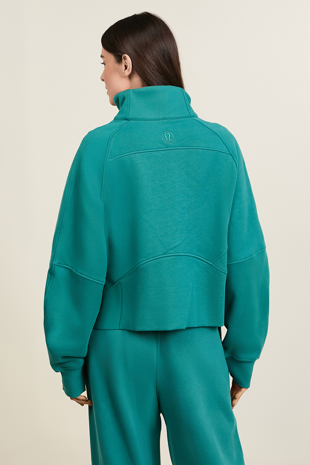 תמונת דוגמן אחורית של Scuba Oversized Funnel Neck LULULEMON