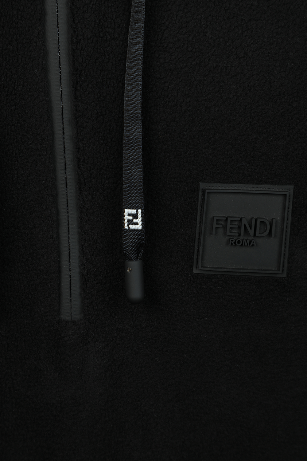תמונה אחורית של קפוצ'ון שחור עם רוכסן FENDI